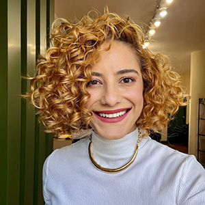 Maíra Costa, Idealizadora Cachos da Mai, Expert em cabelos naturais, ruivos e mechas sem descoloração